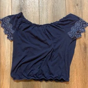 A off the shoulder crop tip